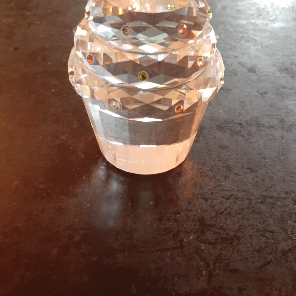 EXQUISITE NEW Simon Design 4" Crystal Cupcake Paperweight.